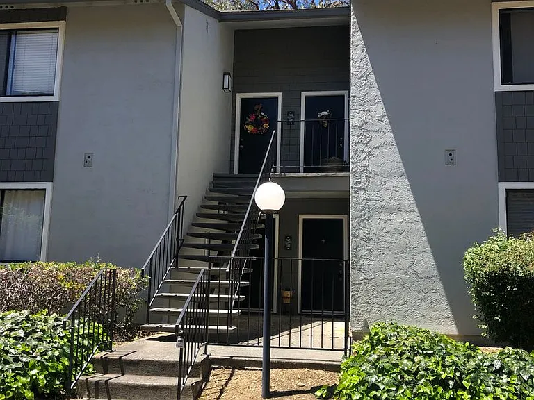 900 Cambridge Dr #165 — Photo 1