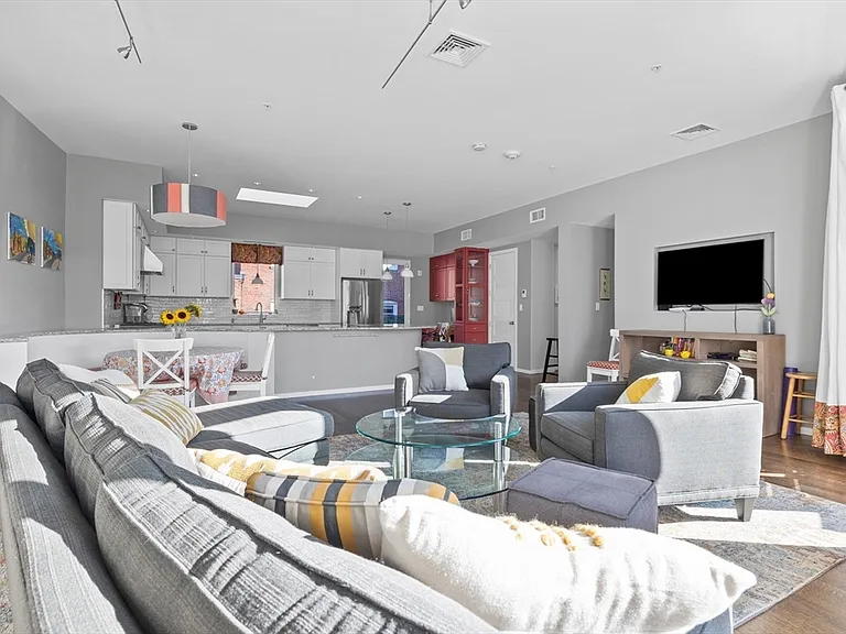 133 Salem St #PENTHOUSE — Photo 9