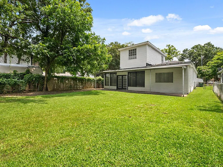 8327 Bonner Dr — Photo 3