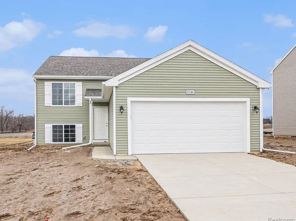 8346 Majestic Blvd, Fowlerville, MI 48836