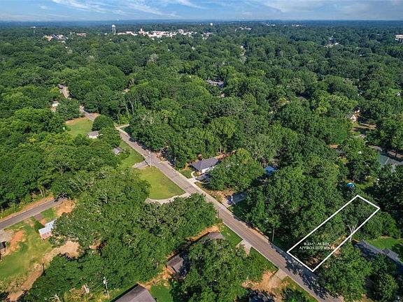 3rd image of 1015 H Davis St