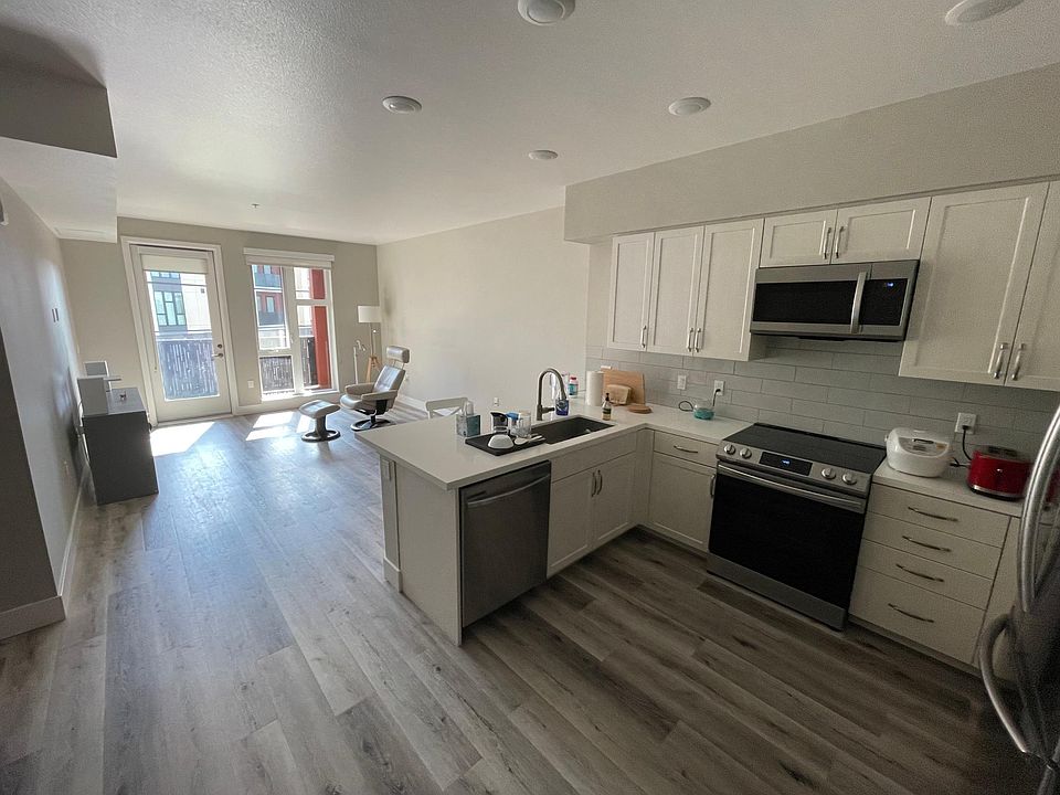 1st image of 1252 Lakeside Dr #404