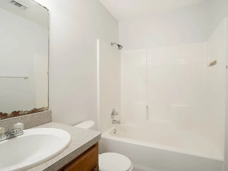 2907 La Salle St — Photo 10