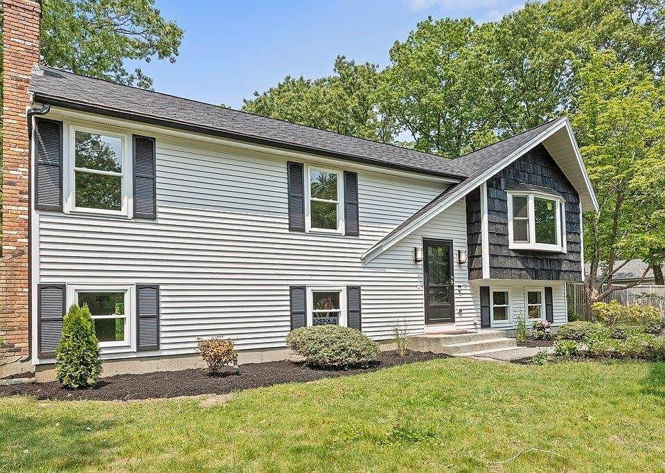 1st image of 12 Barrows Ct