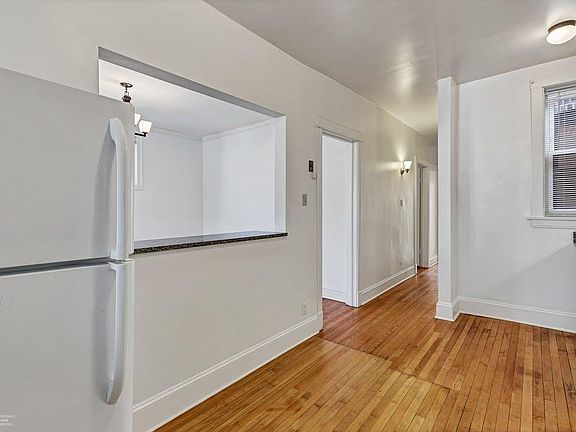 4th image of 1542 W Rosemont Ave #3