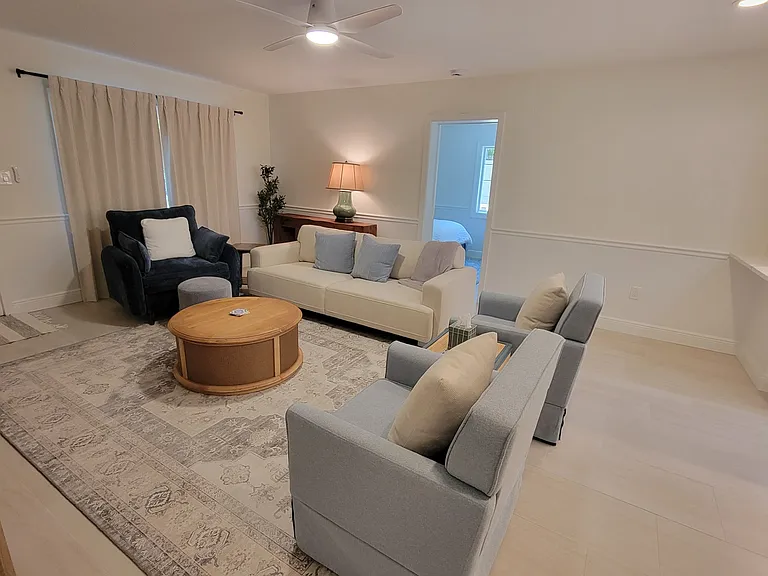 323 Madison Dr — Photo 3
