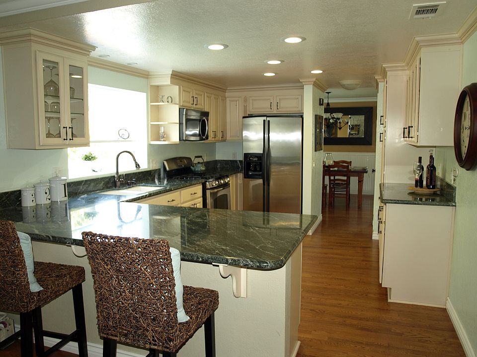 Large Upgraded Kitchen