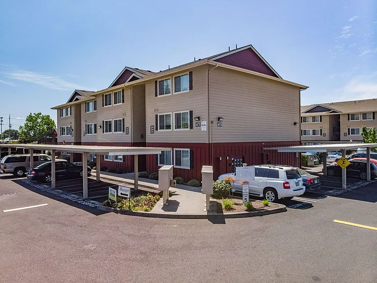 Newcastle Place Apartments — Photo 49