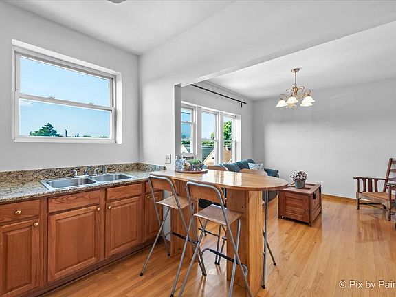 5th image of 3548 W Belle Plaine Ave #3