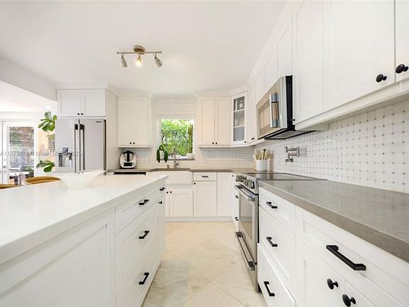2nd image of 1208 Mariana Ave
