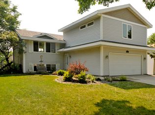 568 Spring Hill Rd, Vadnais Heights, MN 55127