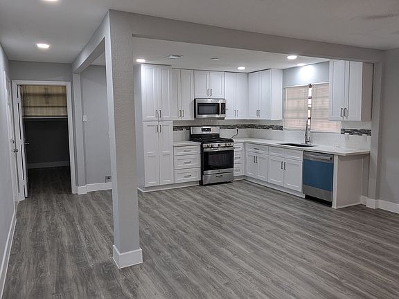 2nd image of 2943 Almeda Plaza Dr