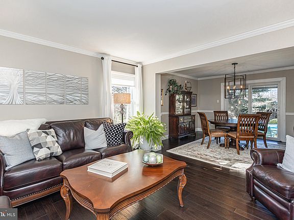 3rd image of 6 Balsam Ct