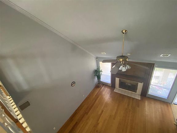3rd image of 16210 Dunmoor Dr