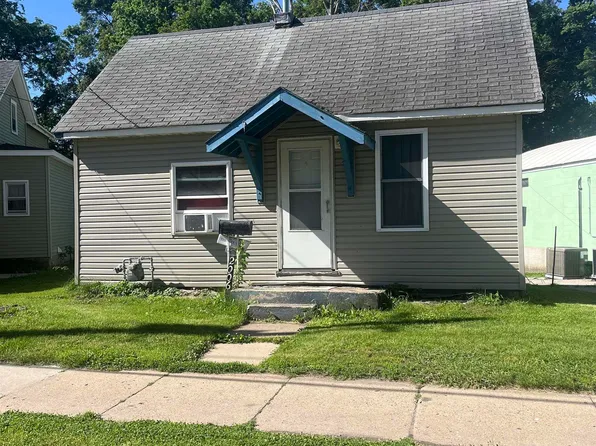 2006 Lafayette St, Waterloo, IA 50703