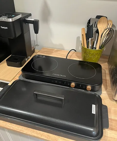 Digital induction double cook top with griddle.