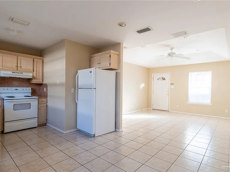 703 N Agate St #C — Photo 9