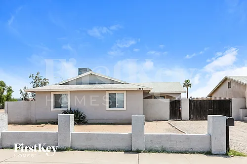 4739 E Sunland Ave Photo 1