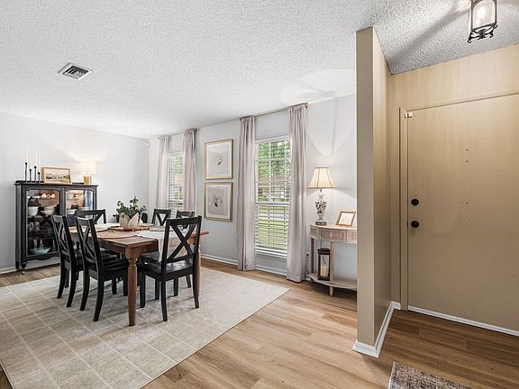4th image of 44 Warwick Rd