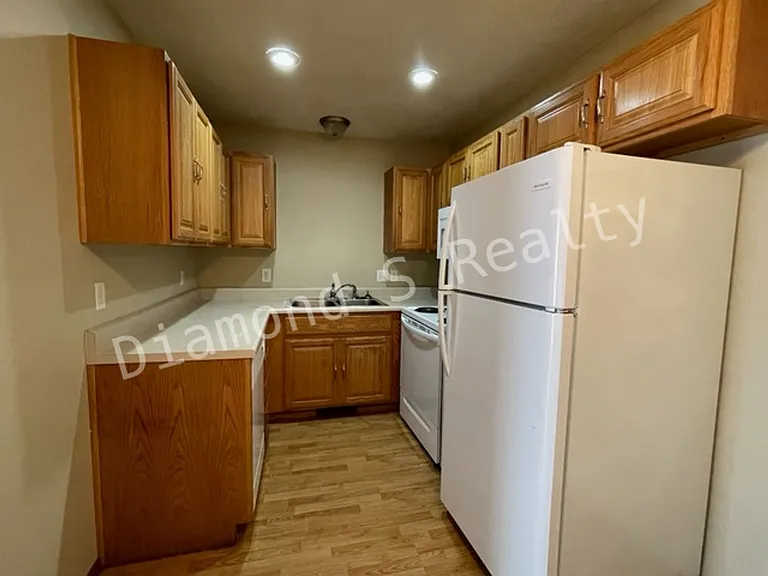 2415 W High St — Photo 5