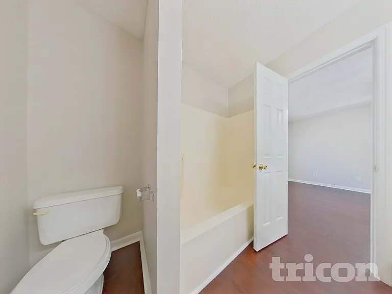 425 Northshore Ct — Photo 10
