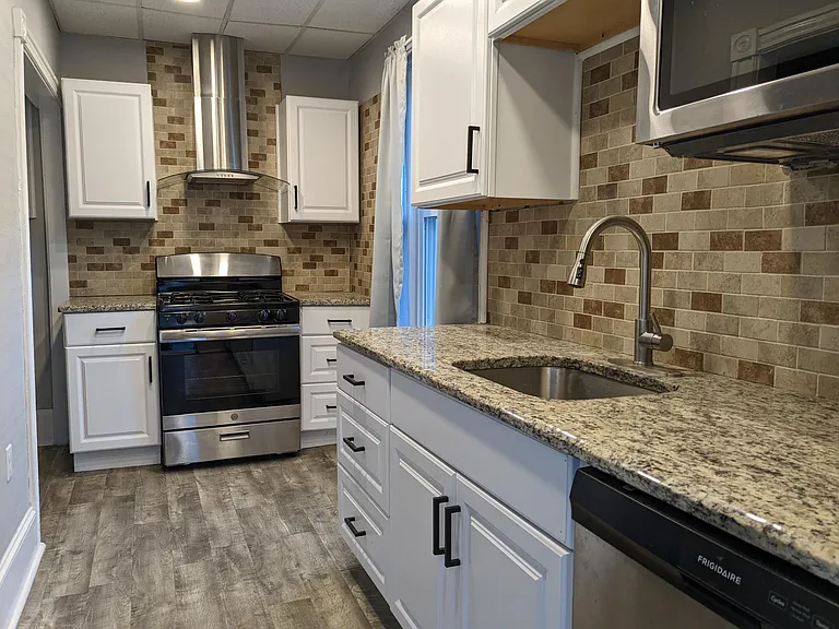 315 N Heller Ave — Photo 4