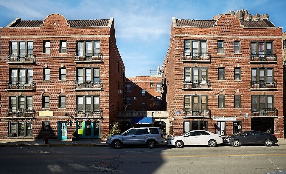 1st image of 620 W Addison St APT 202