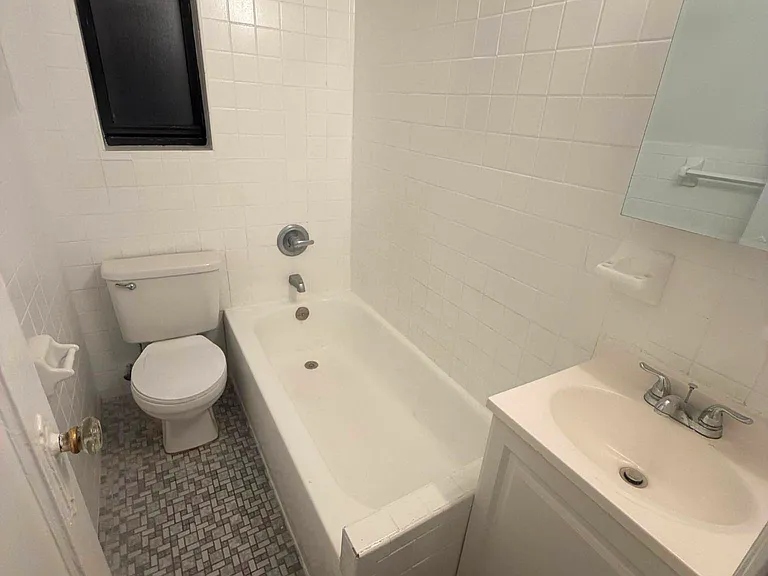 153 E 96th St #2E — Photo 4