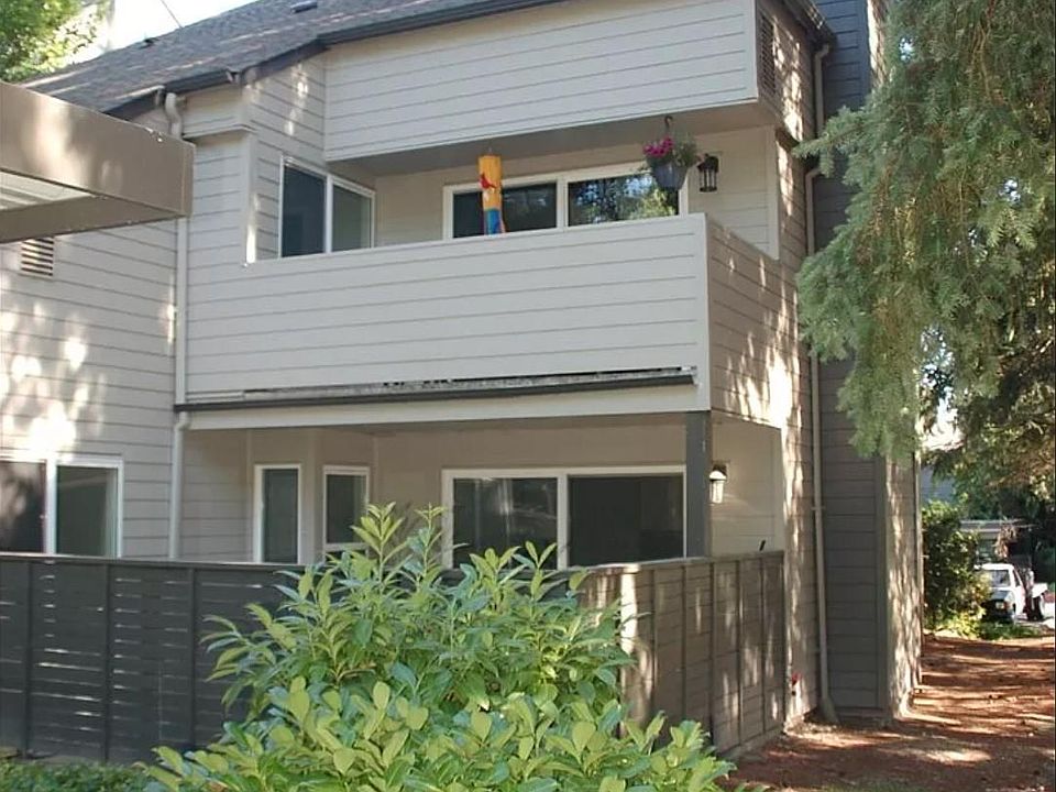 1st image of 11815 93rd Ln NE APT 304