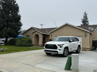 661 W Lindquist St, Kingsburg, CA 93631