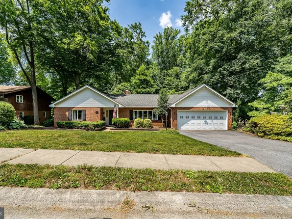 24 Blue Jay Dr, Newark, DE 19713