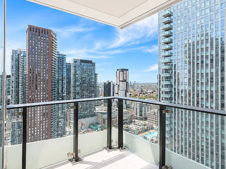 224 King St W #3001 — Photo 11