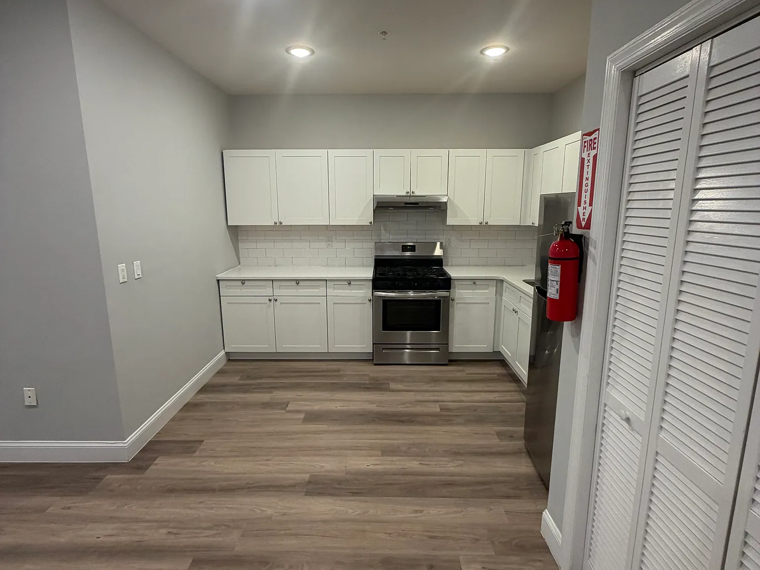 242 Harrison St — Photo 3