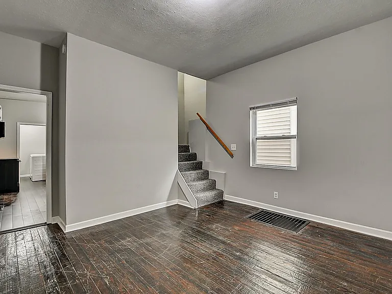 417 N State Ave — Photo 8