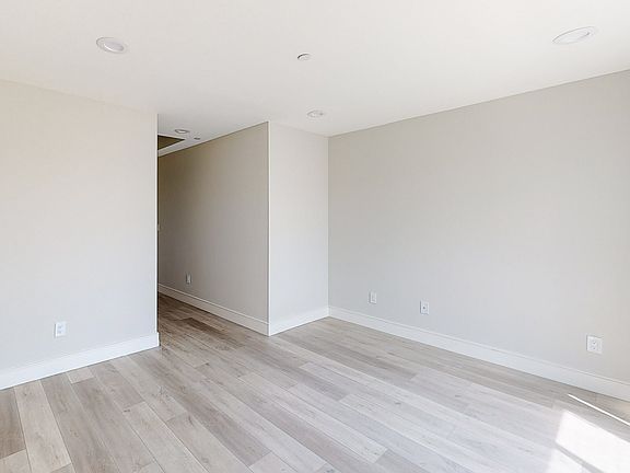 5th image of 951 N Mariposa Ave #3/4