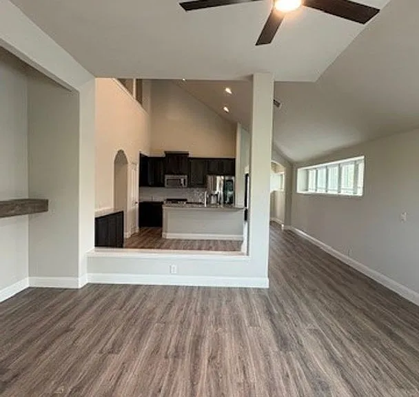 9400 Wellington Dr — Photo 4