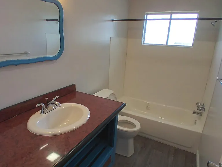 2505 Holladay Ave — Photo 12