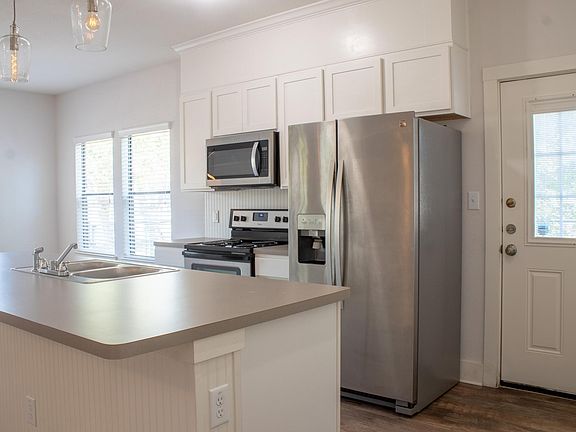 4th image of 1230 Delaware St Unit 101