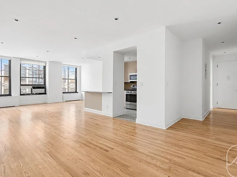 270 Park Ave S #7F — Photo 4