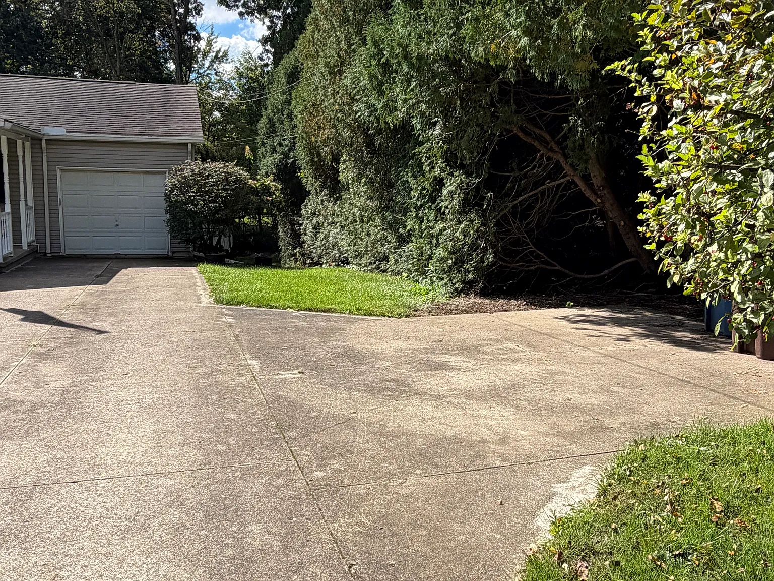 3 bed, $1,895 — Photo 2