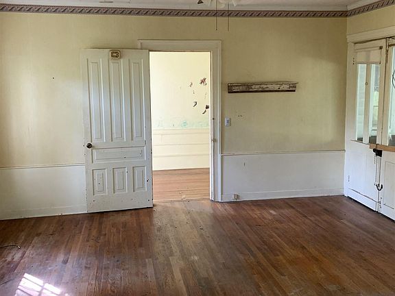 5th image of 143 Edmund Ave