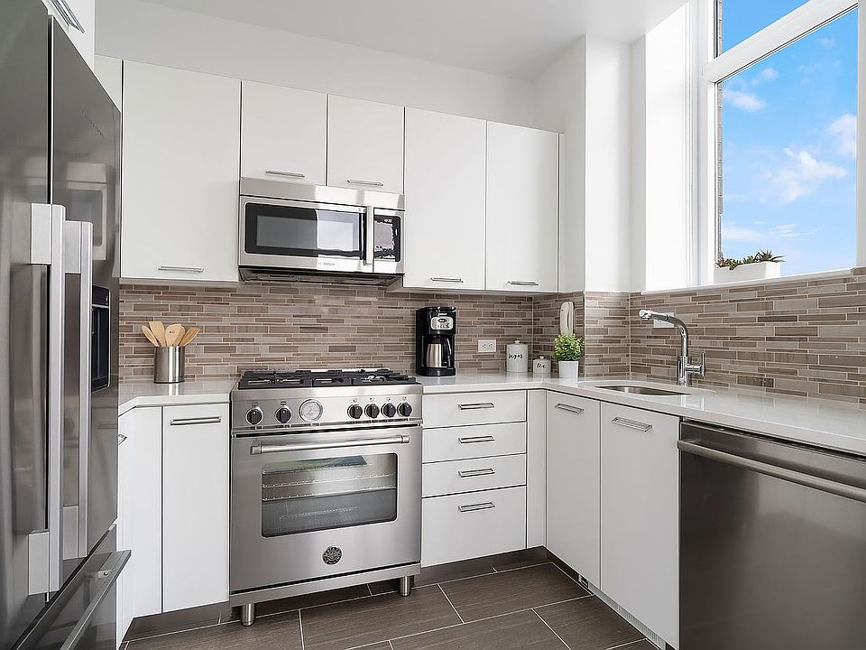 1st image of 250 W 93rd St APT 21D
