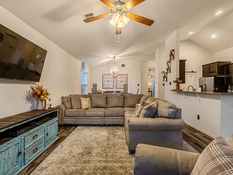 264 Coal Dr — Photo 2