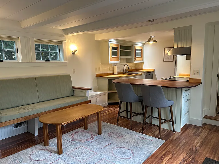 28 Blossom St #3 — Photo 4