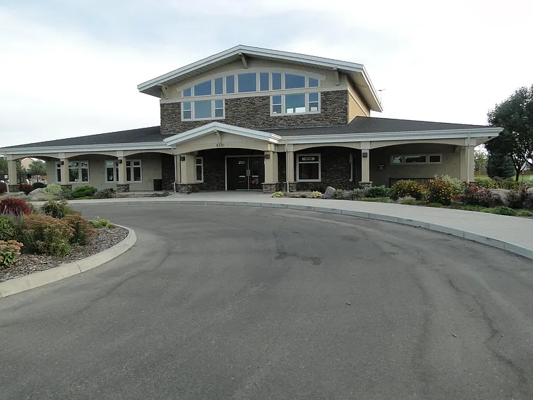 COMMUNITY CLUBHOUSE BUILDING
