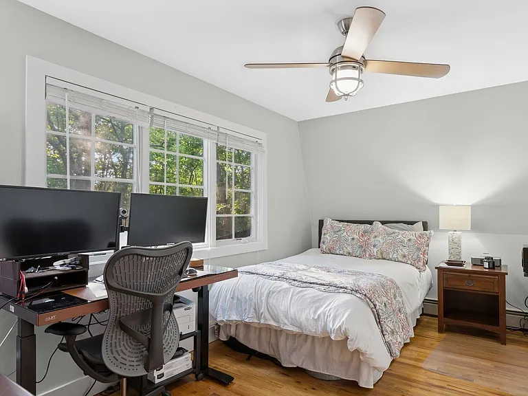 17 Montauk Ave — Photo 25