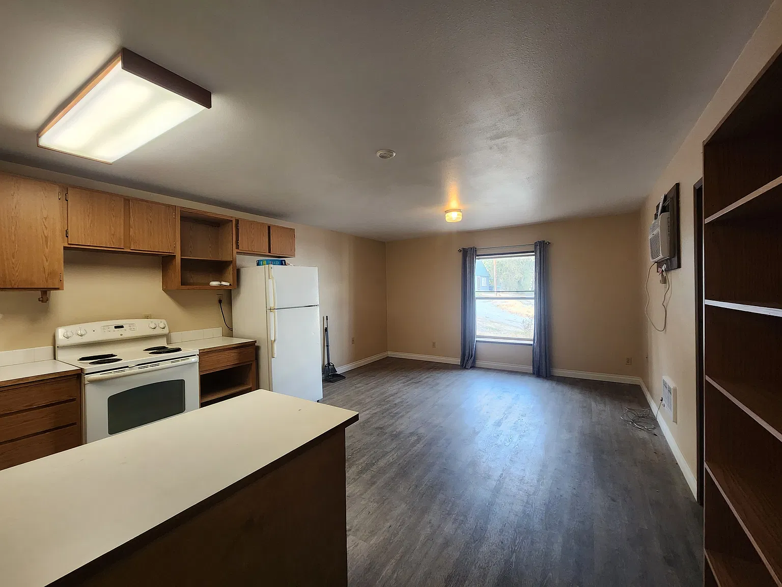 916 E Woodin Ave — Photo 3