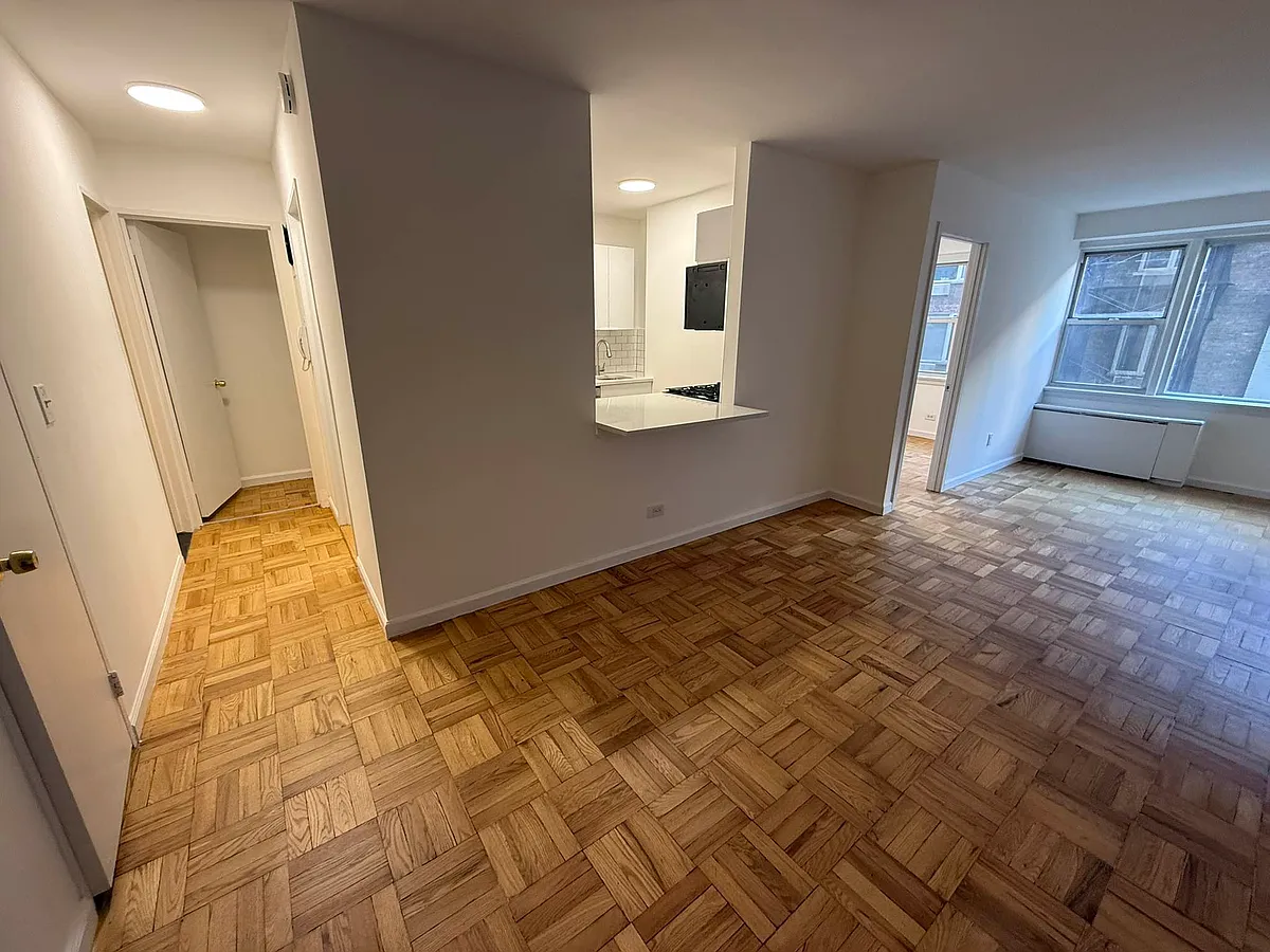 Building Photo - 155 E 34th St #7S