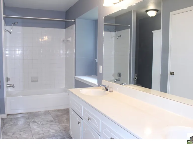 4916 Glass Mountain Dr — Photo 10
