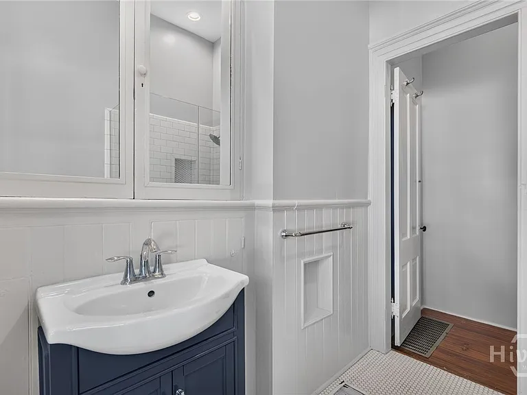902 Barnard St — Photo 29